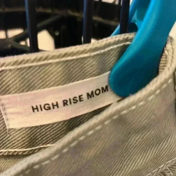 Cotton On High Rise Mom Shorts-Sz 4 - Picture 3 of 6